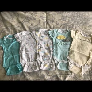 NWOT 5-pack of Gerber onesies, 0-3 months